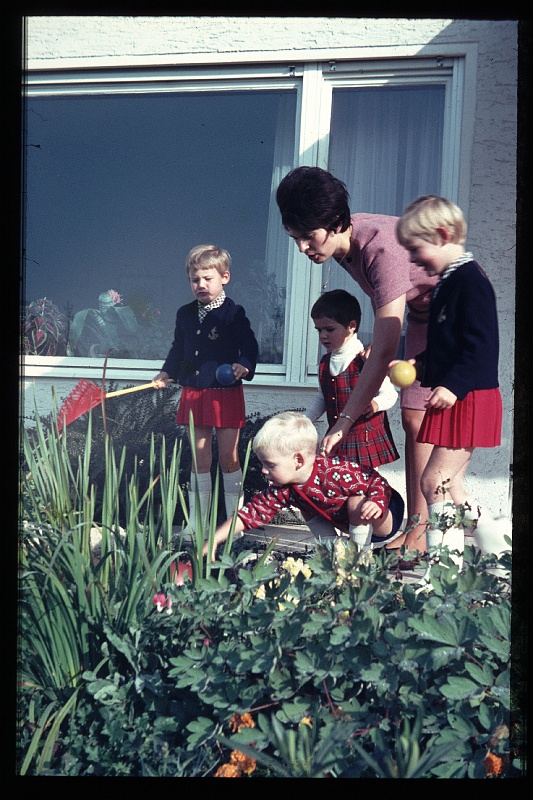 15.Regensburg okt 1967 Hildegard,Brigitte,Marion,Petra,Peter.JPG